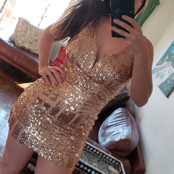 Baileyblue Dresses & Skirts - NWOT Rose Gold Sequin Dress